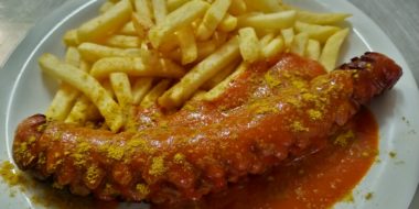 Currywurst mit Pommes Frites