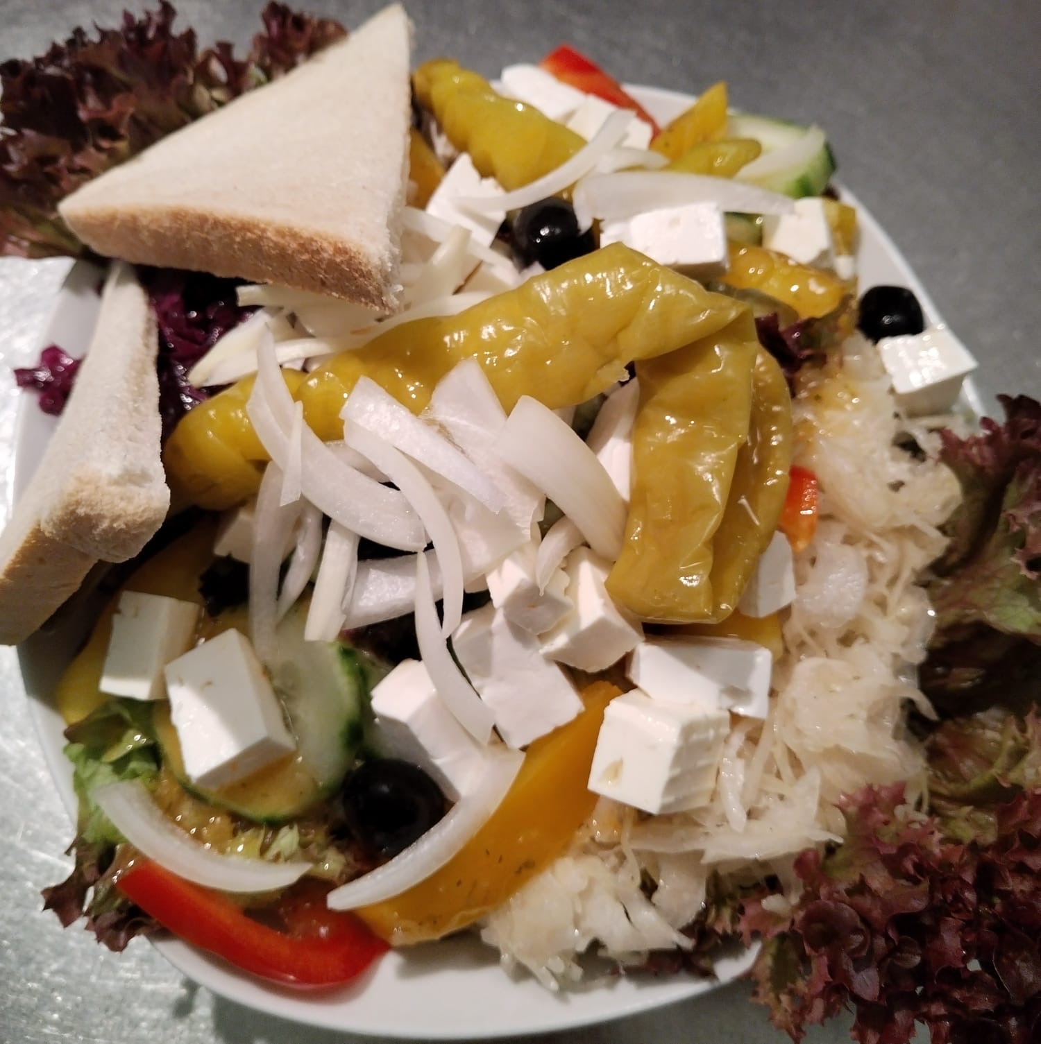 Bunter Salat mit Hirtenkäse - Kunstmühle Zirndorf